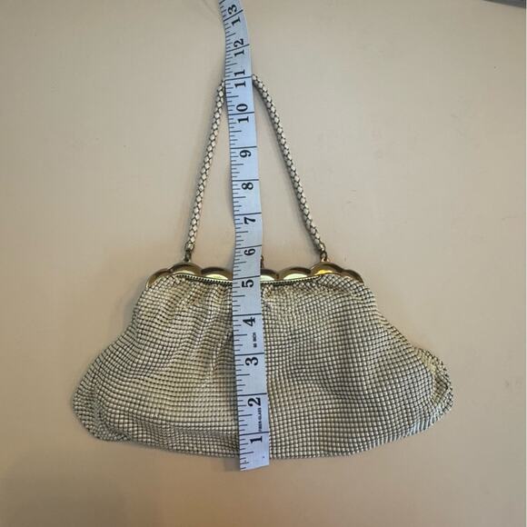 Vintage Mesh Whiting & Davis Ivory Handbag w/ Gold Kiss Lock Circa 1940’s-50’s - Picture 11 of 13